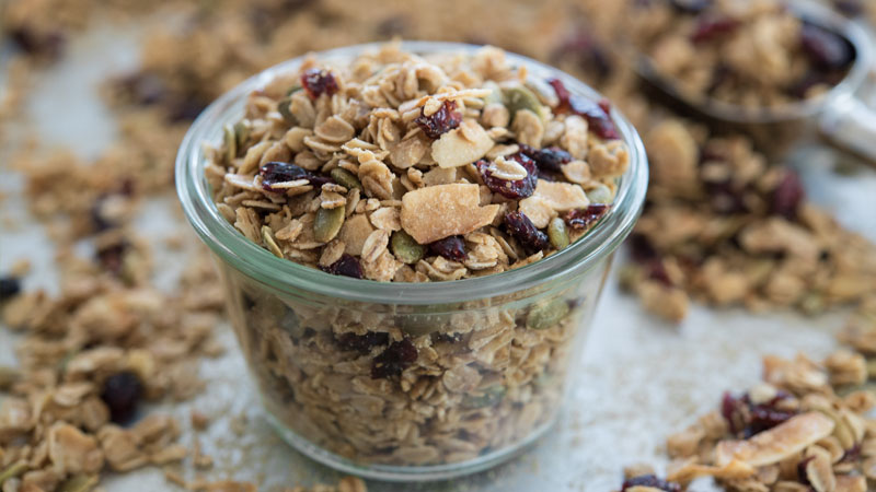 Granola là gì? Lợi ích và cách làm ngũ cốc ăn kiêng Granola kiểu Mỹ